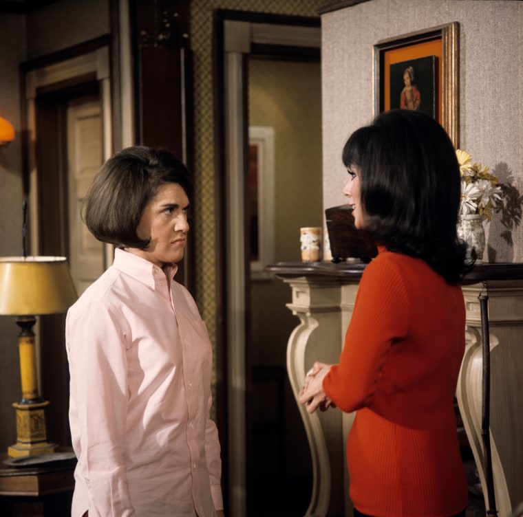 Ruth Buzzi and Marlo Thomas in an episode of "That Girl."