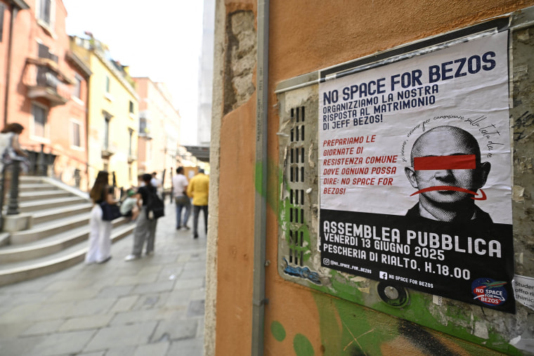 "No Space for Bezos" sign displayed in Venice ahead of Jeff Bezos-Lauren Sanchez wedding.