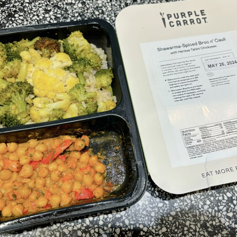 Tray of broccoli and chickpeas meal next to a list of nutrition facts and preparation instructions.
